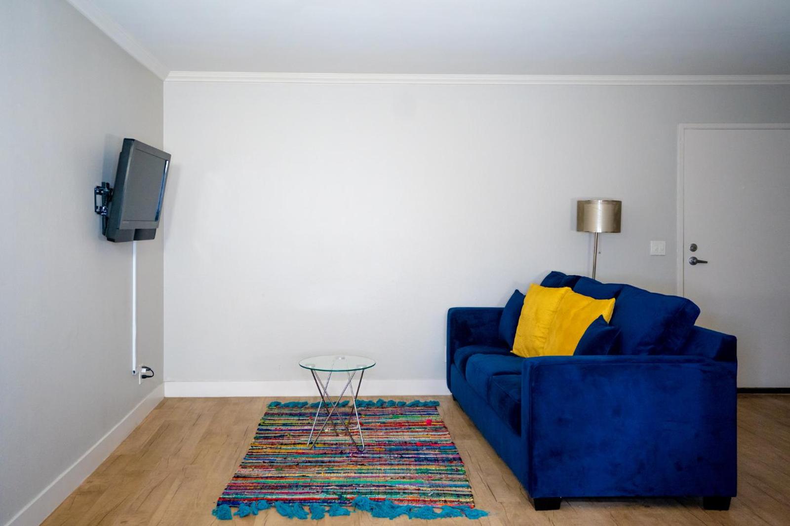 Superb 1BD DTLA Suite Main image 1